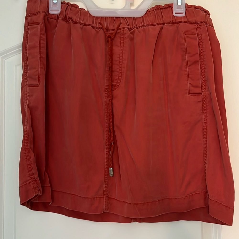 Petite Large LOFT skirt in rust with elastic and tie front.
